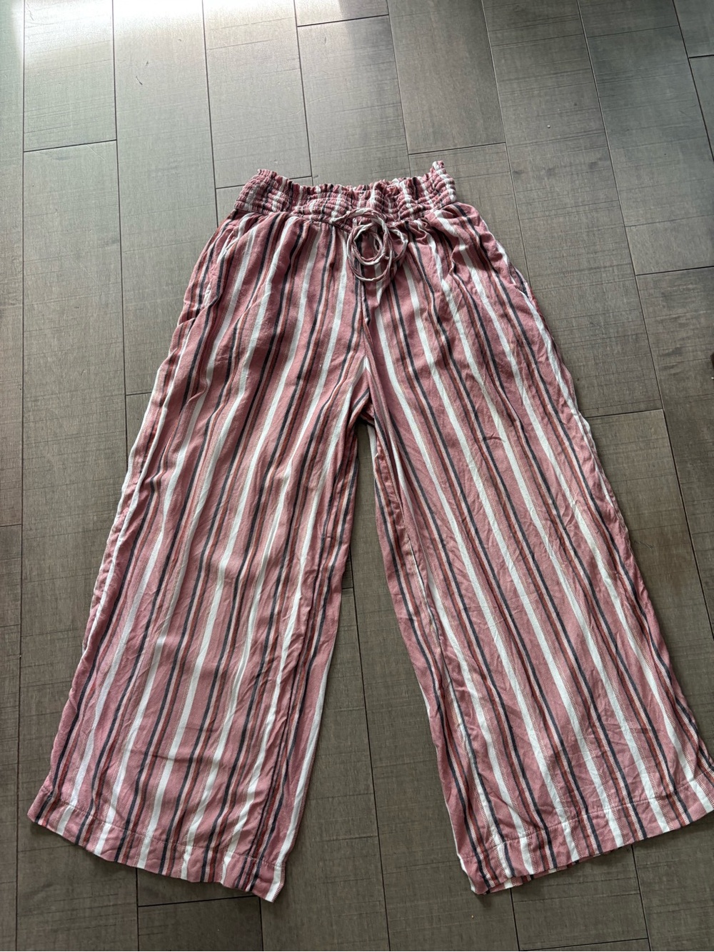 Hollister Pink, White & Black Striped High-Rise Linen Drawstring Pants & Pockets